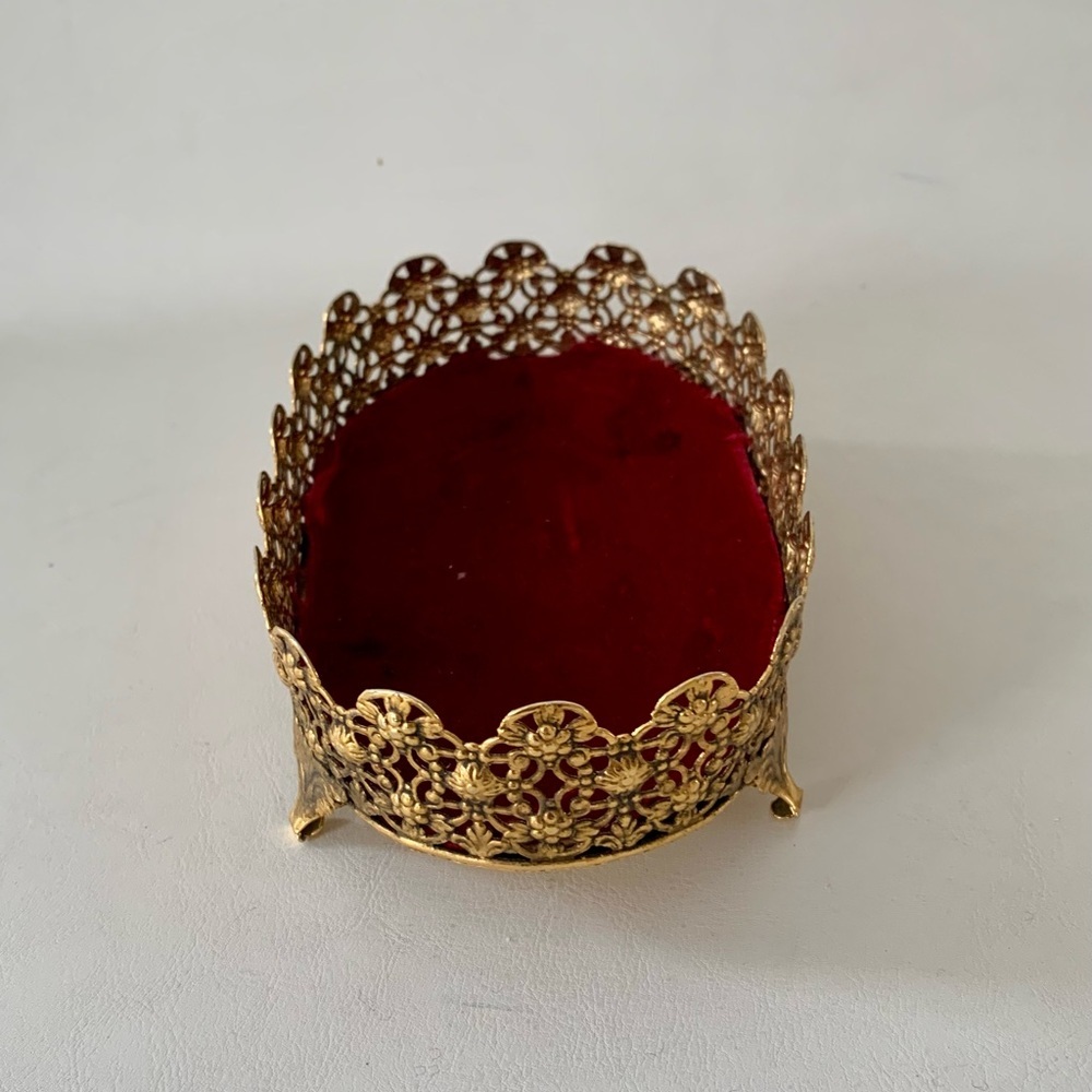 mid century vintage Ornate Gold Color Filigree Metal Stand - Picture 10 of 11